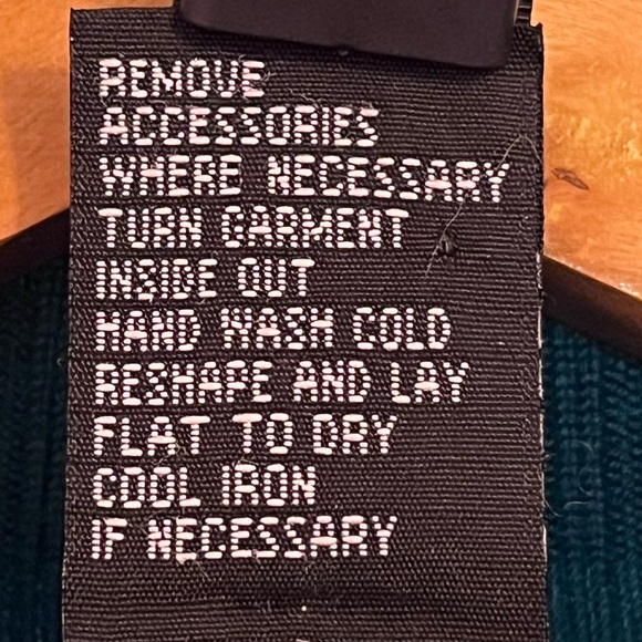 Requirements Emerald Green Sequin/Beaded Sleeveless Sweater Vest in Size 1X - Picture 10 of 10